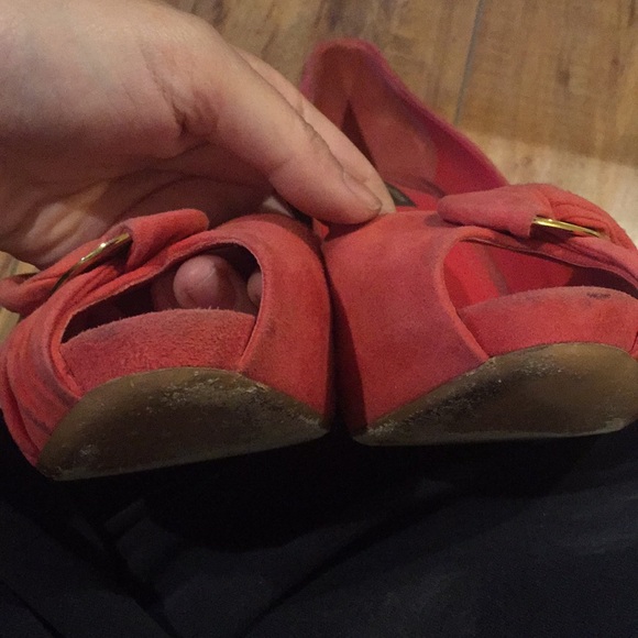 🚫consigned🚫 Well loved LV coral red peep toe suede heels 40 - Picture 2 of 8